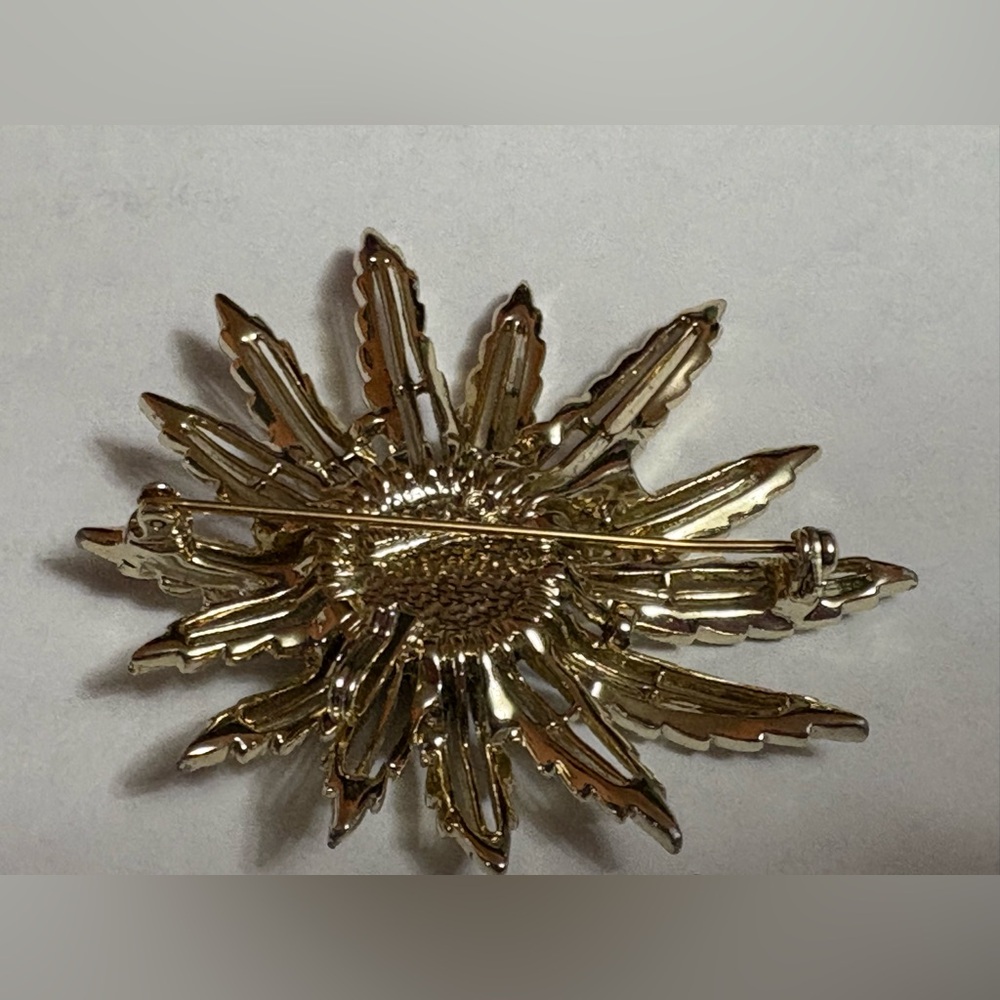 Sarah Coventry Starburst 1961 Floral Brooch With Raised Amber Center - Picture 6 of 8
